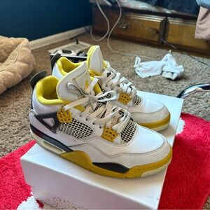 Yellow Jordan 4 Vivid Sulfur